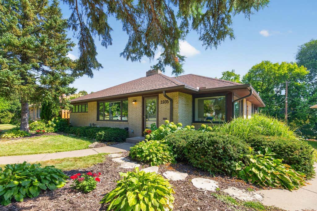 Photo of 1935 Stinson Boulevard, Minneapolis, MN 55418 (MLS # 7134099)