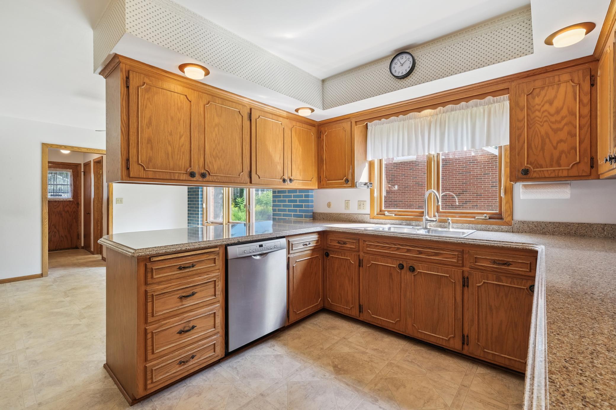 528 Lexington Parkway S