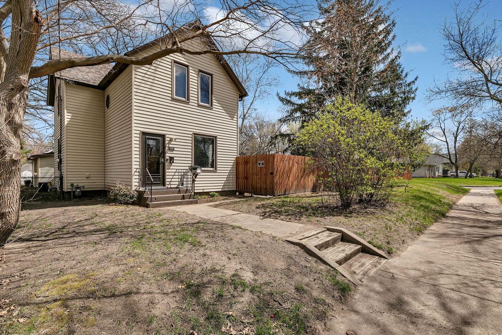 Photo of 718 5th Avenue SE, Saint Cloud, MN 56304 (MLS # 7063907)