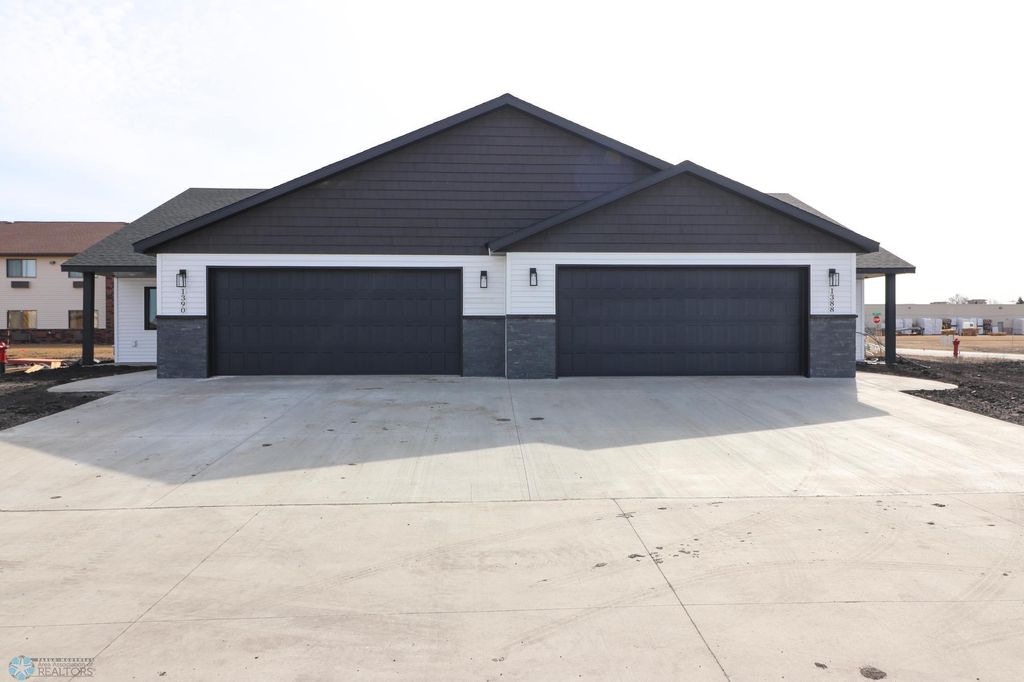 Photo of 1408 Prairie Lane Ln, Wahpeton, ND 58075 (MLS # 6679798)
