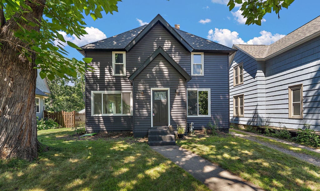 Photo of 1723 Hewitt Avenue, Saint Paul, MN 55104 (MLS # 7164991)