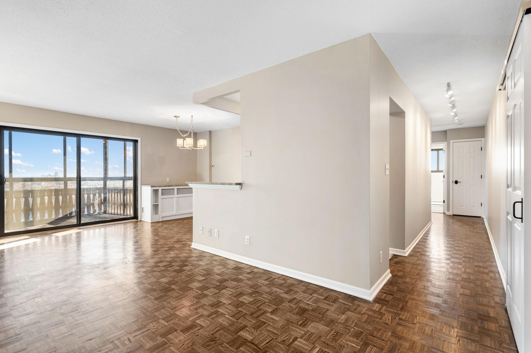 410 Groveland Avenue 1605