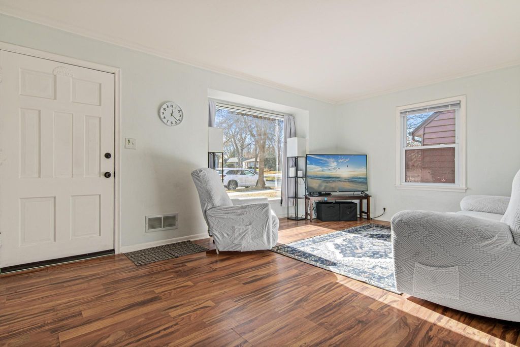 Photo of 203 Moreland Avenue E, West Saint Paul, MN 55118 (MLS # 7022370)