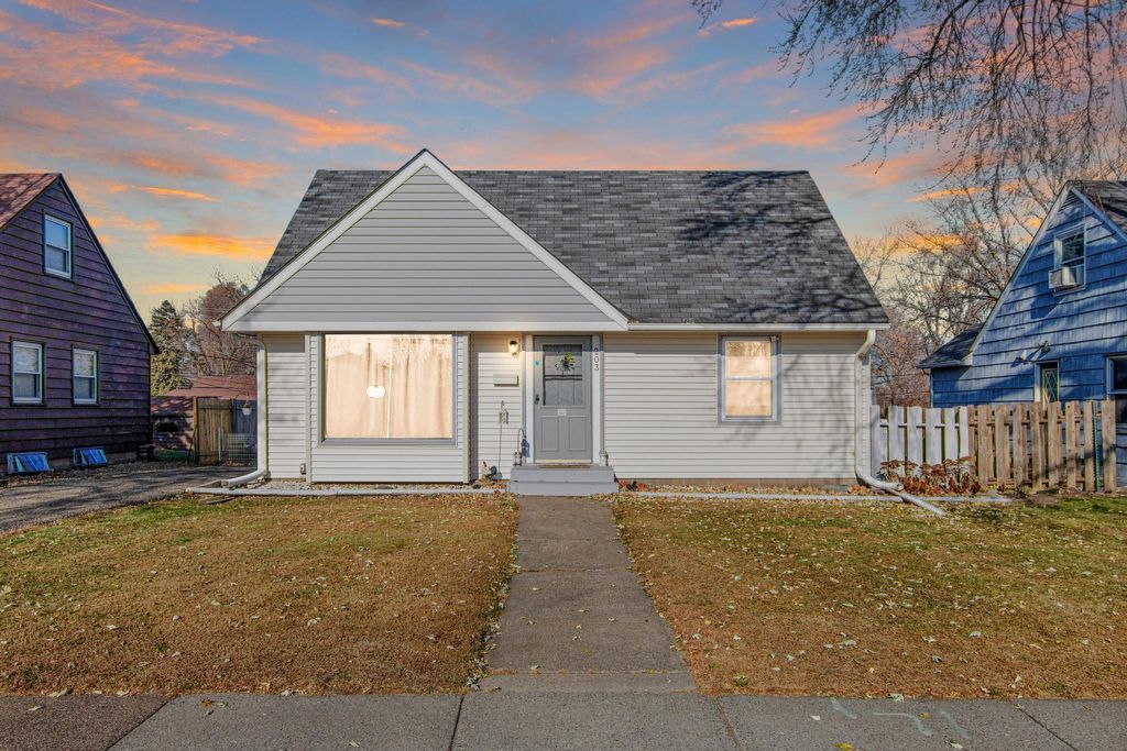Photo of 203 Moreland Avenue E, West Saint Paul, MN 55118 (MLS # 7022370)