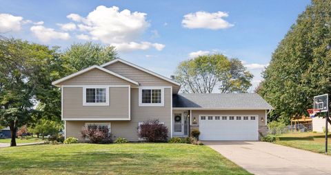 2260 Hallmark Avenue N Oakdale MN 55128