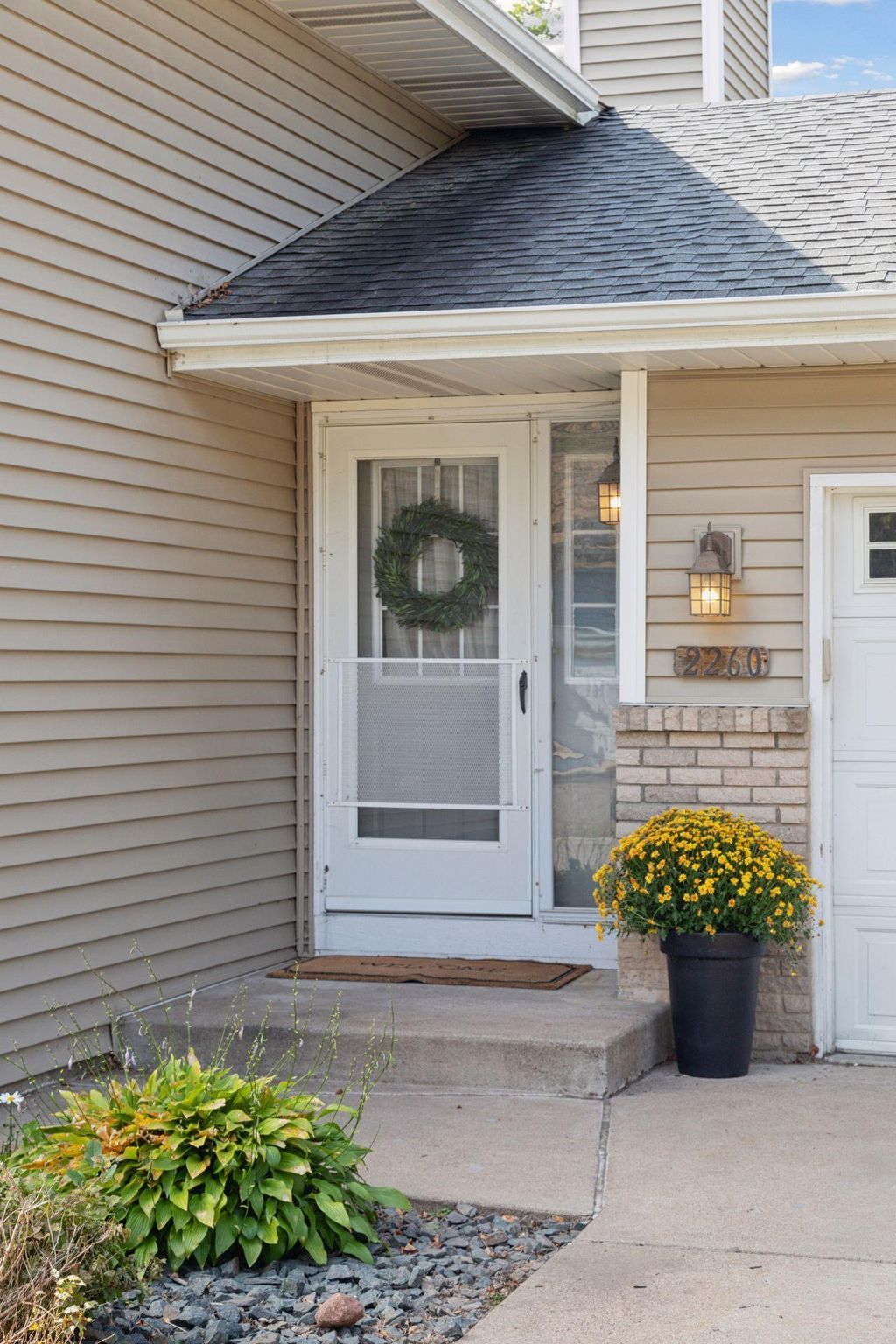 Photo of 2260 Hallmark Avenue N, Oakdale, MN 55128 (MLS # 7012960)