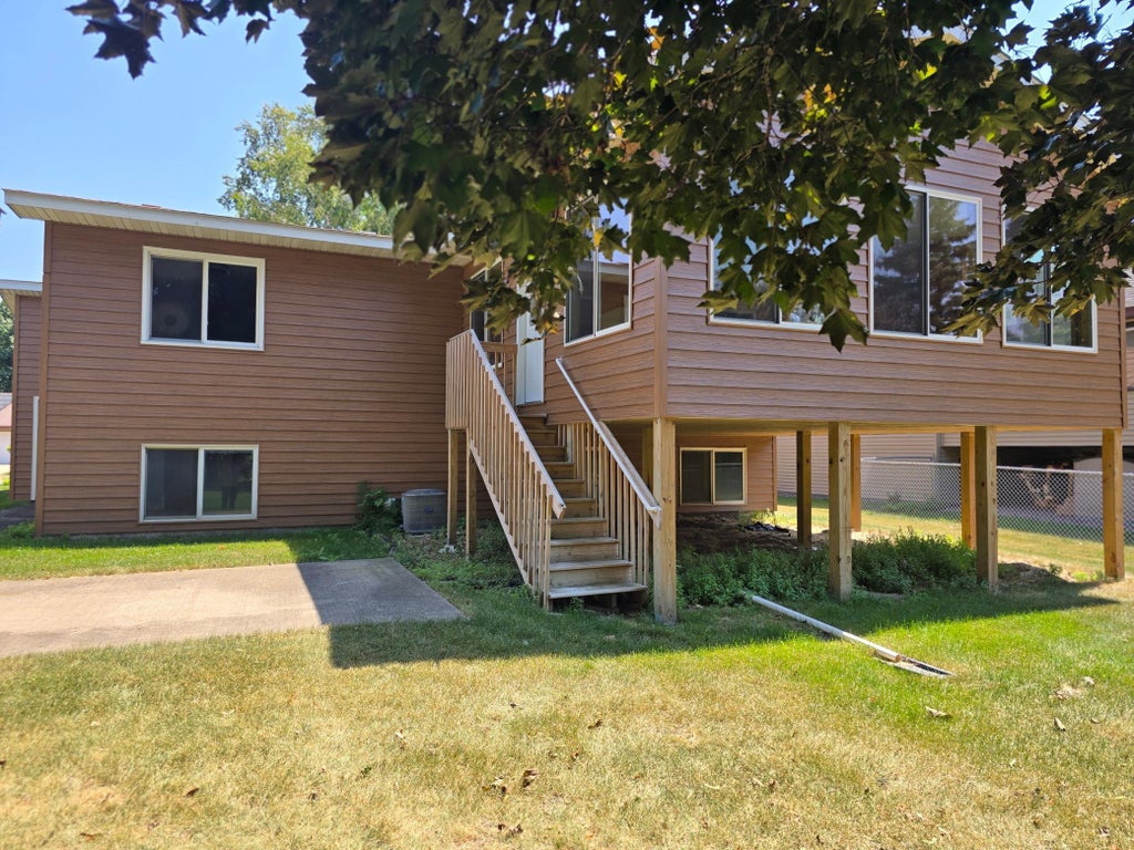 Photo of 3231 Meadowbrook Court, Vadnais Heights, MN 55127 (MLS # 7117062)