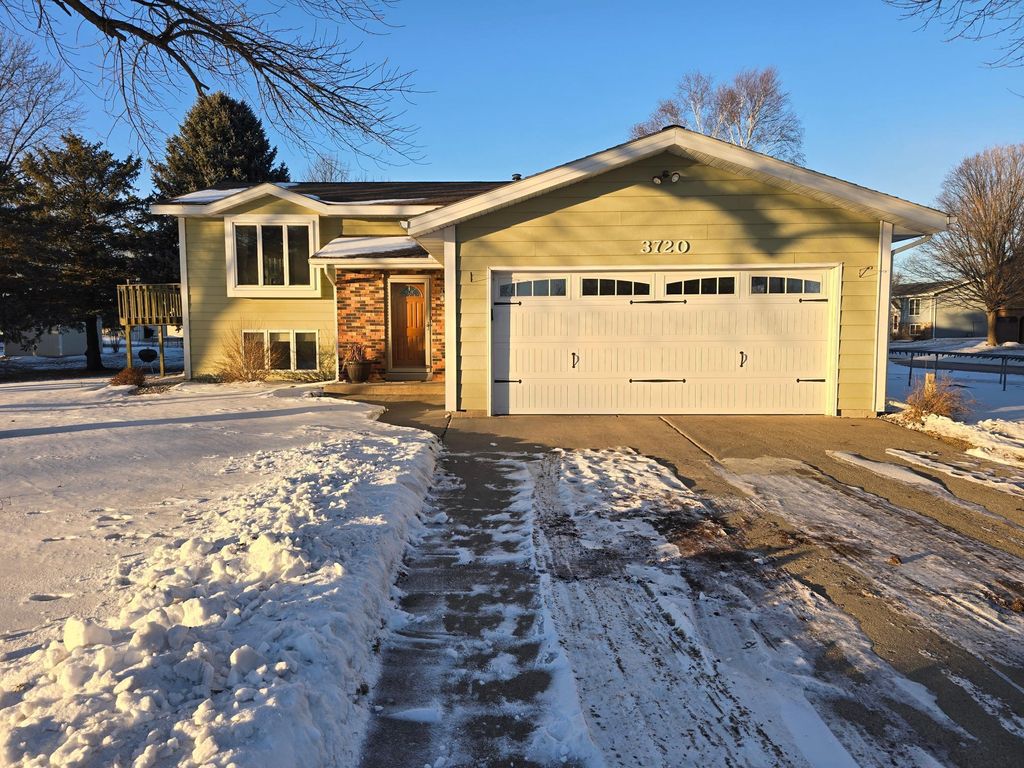 Photo of 3720 Cedar Creek Court, Fairmont, MN 56031 (MLS # 7015148)