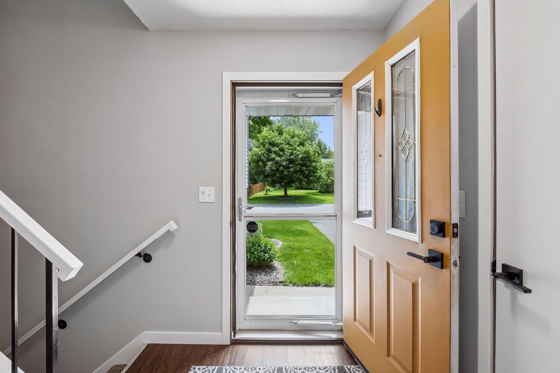5533 Golfview Lane N