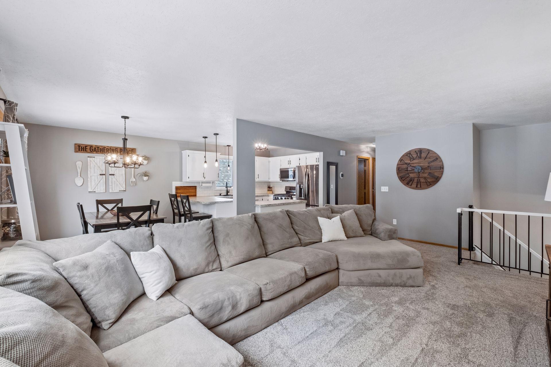 5533 Golfview Lane N
