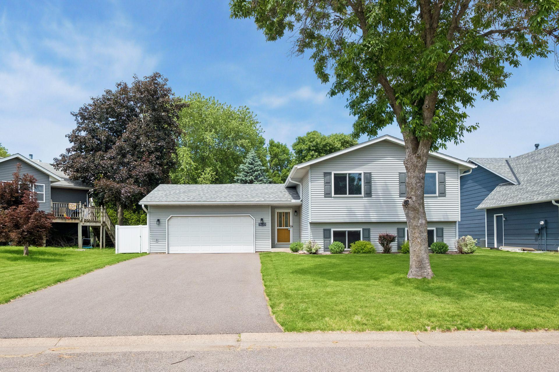 5533 Golfview Lane N
