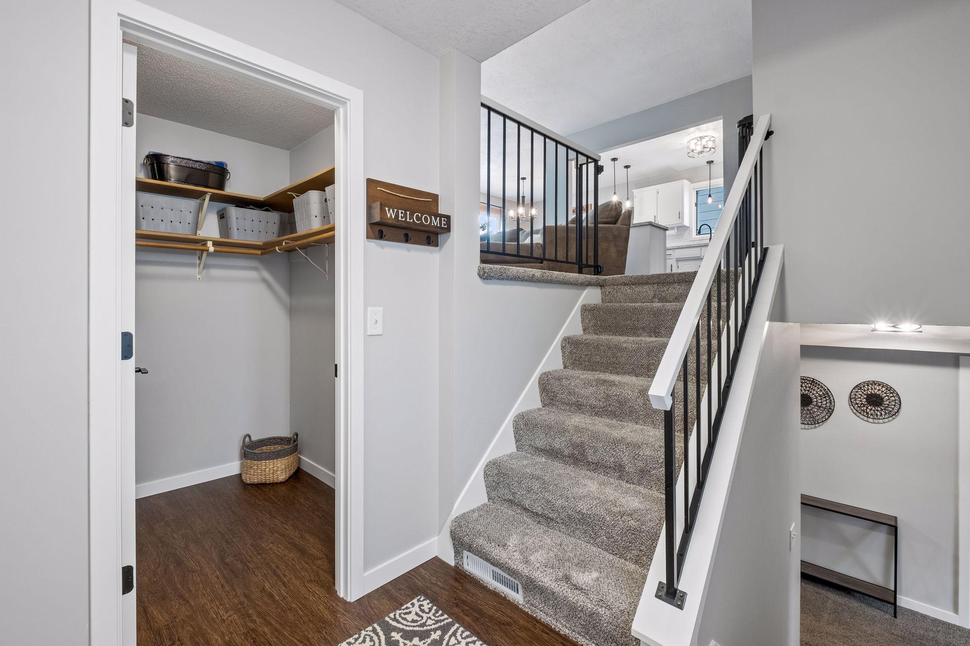 5533 Golfview Lane N
