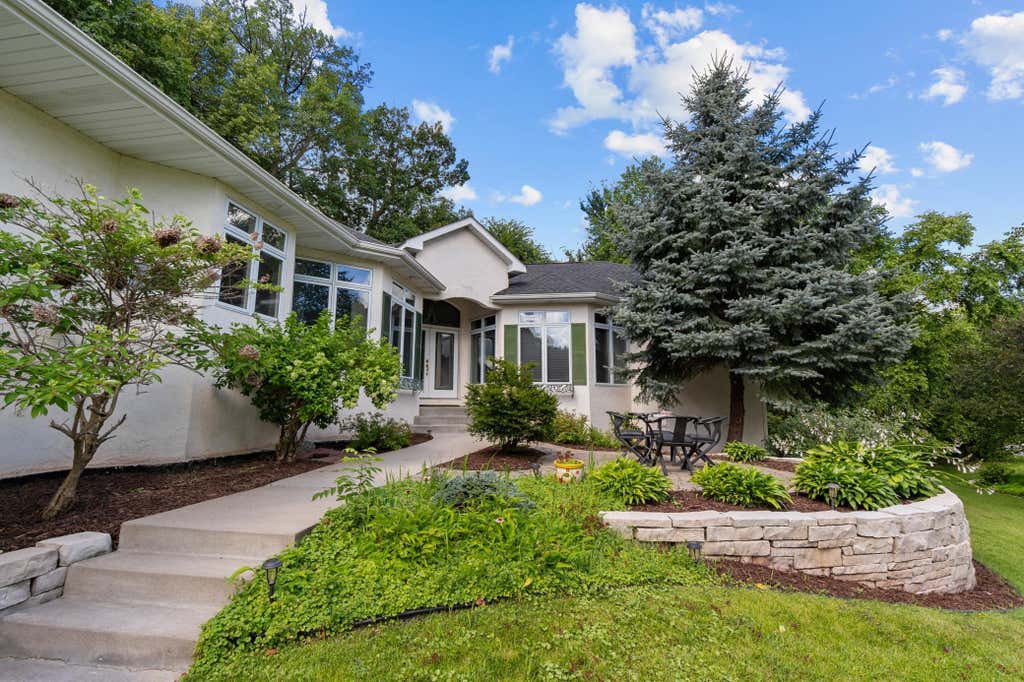 Photo of 2888 Forest Ridge, Chaska, MN 55318 (MLS # 7100410)