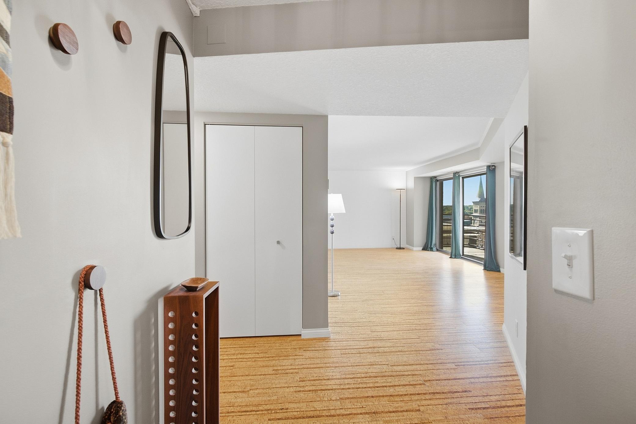 26 10th Street W 1309