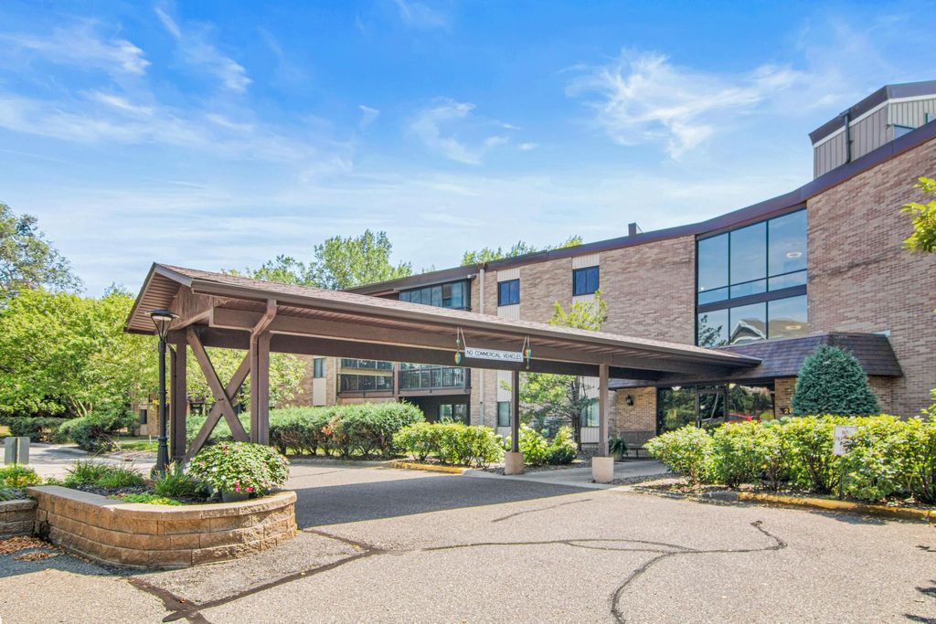 Photo of 2670 Oxford Street N #230, Roseville, MN 55113 (MLS # 7007200)