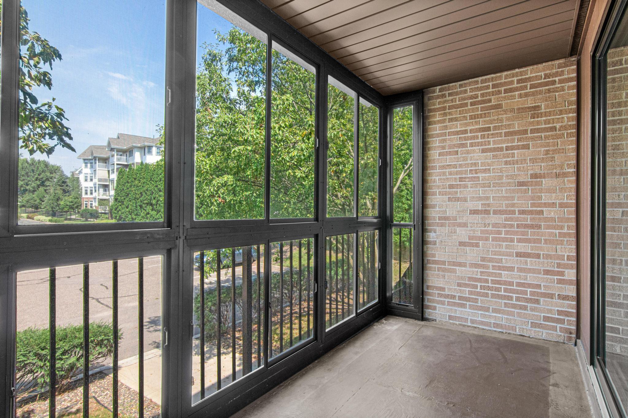 2670 Oxford Street N 230