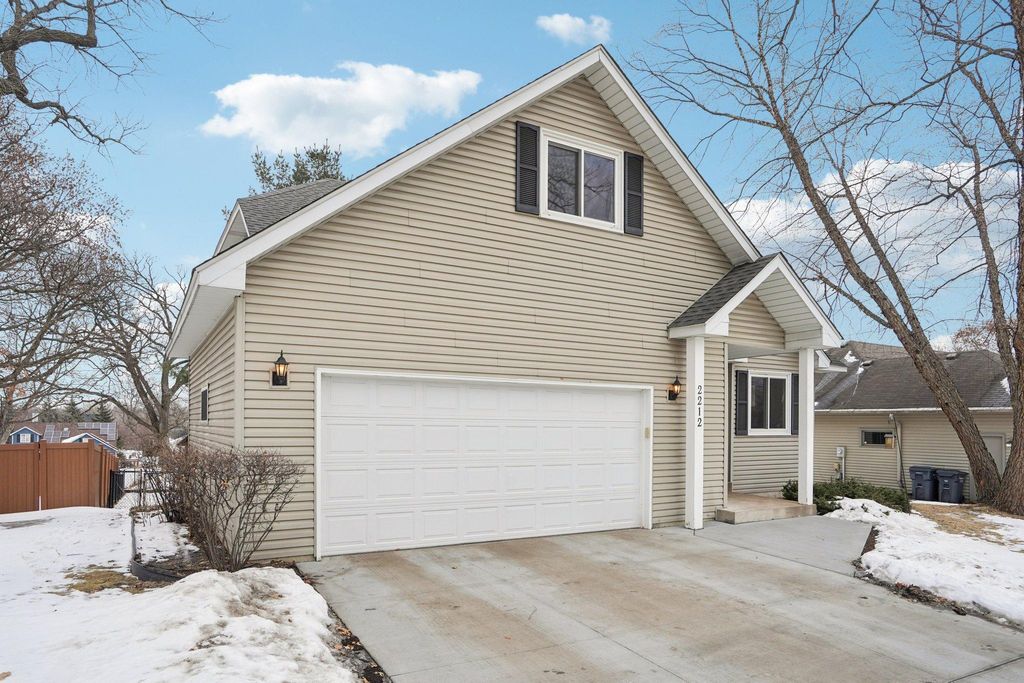 Photo of 2212 Ariel Street N, North Saint Paul, MN 55109 (MLS # 6825393)