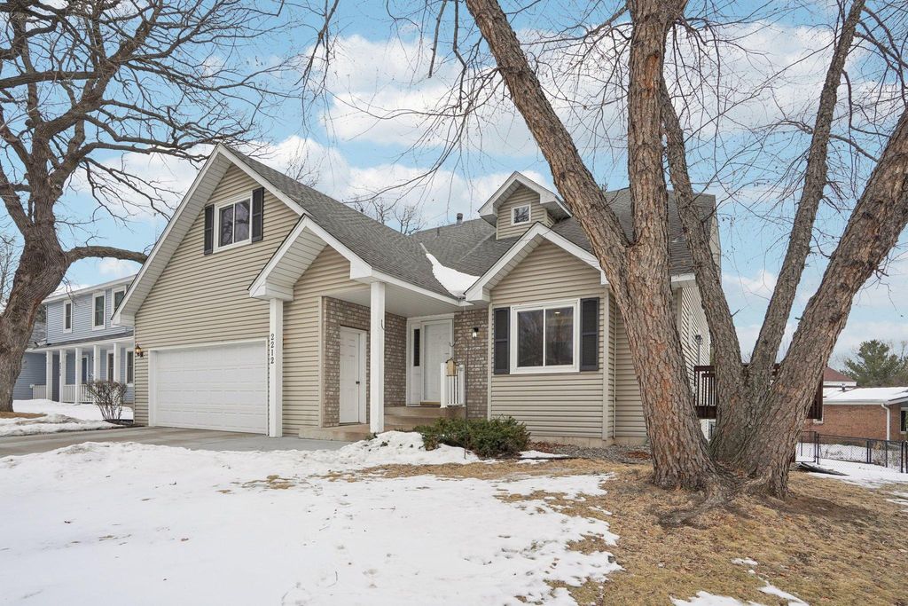 Photo of 2212 Ariel Street N, North Saint Paul, MN 55109 (MLS # 6825393)