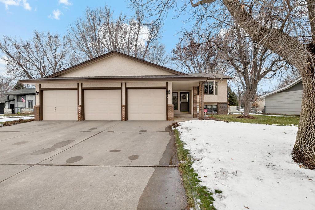 Photo of 1729 Presidential Lane, Shakopee, MN 55379 (MLS # 7008821)