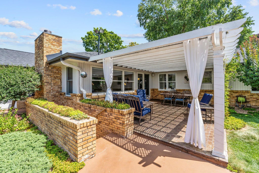 Photo of 9424 Chicago Avenue S, Bloomington, MN 55420 (MLS # 7113646)