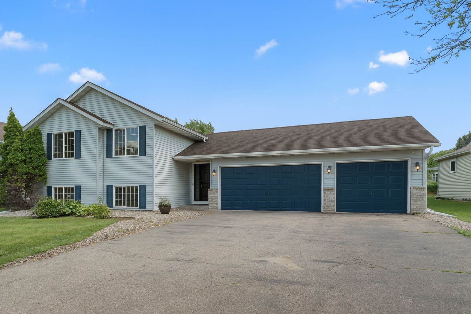 4866 190th Street W