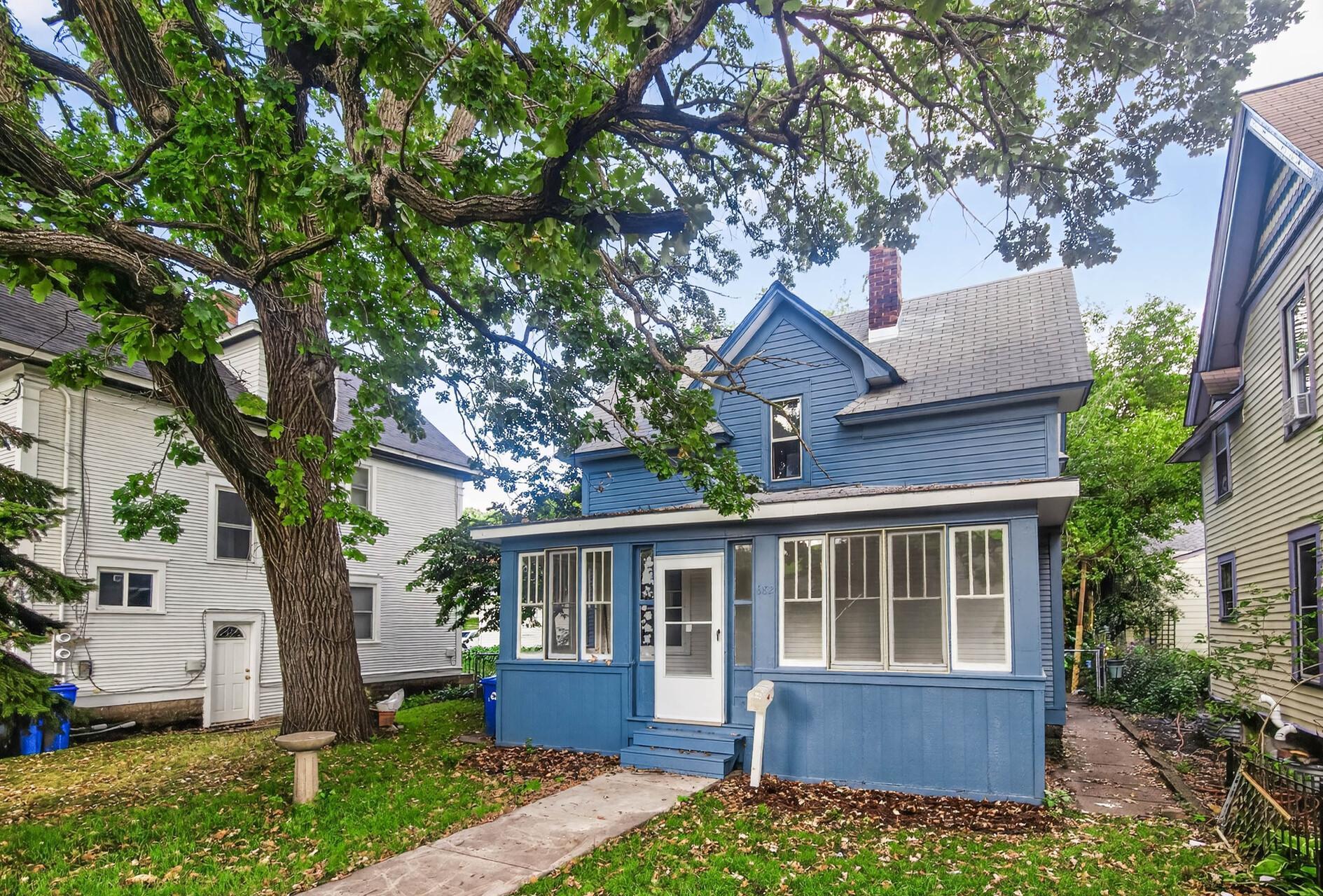 682 Fairview Avenue N