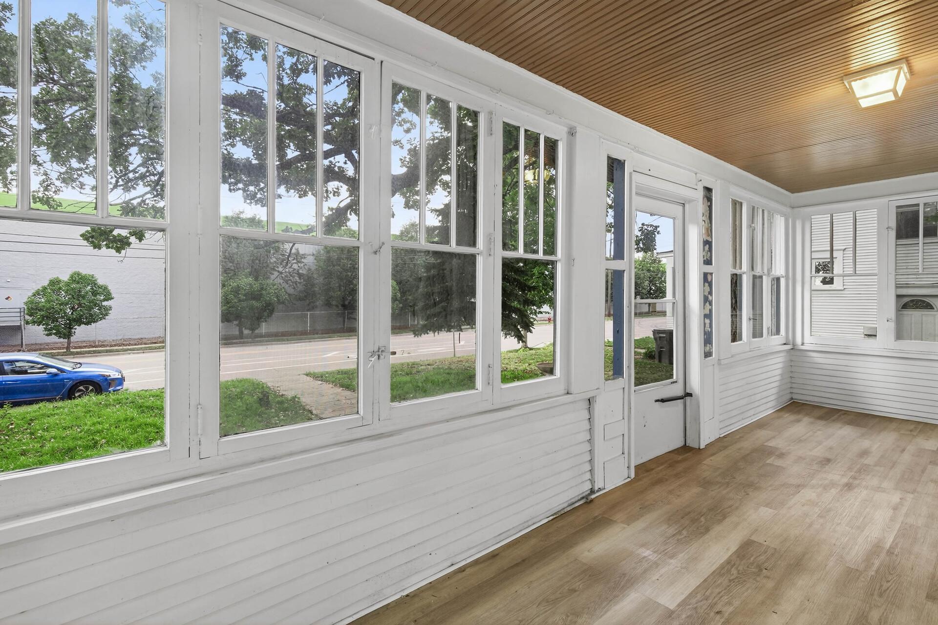 682 Fairview Avenue N