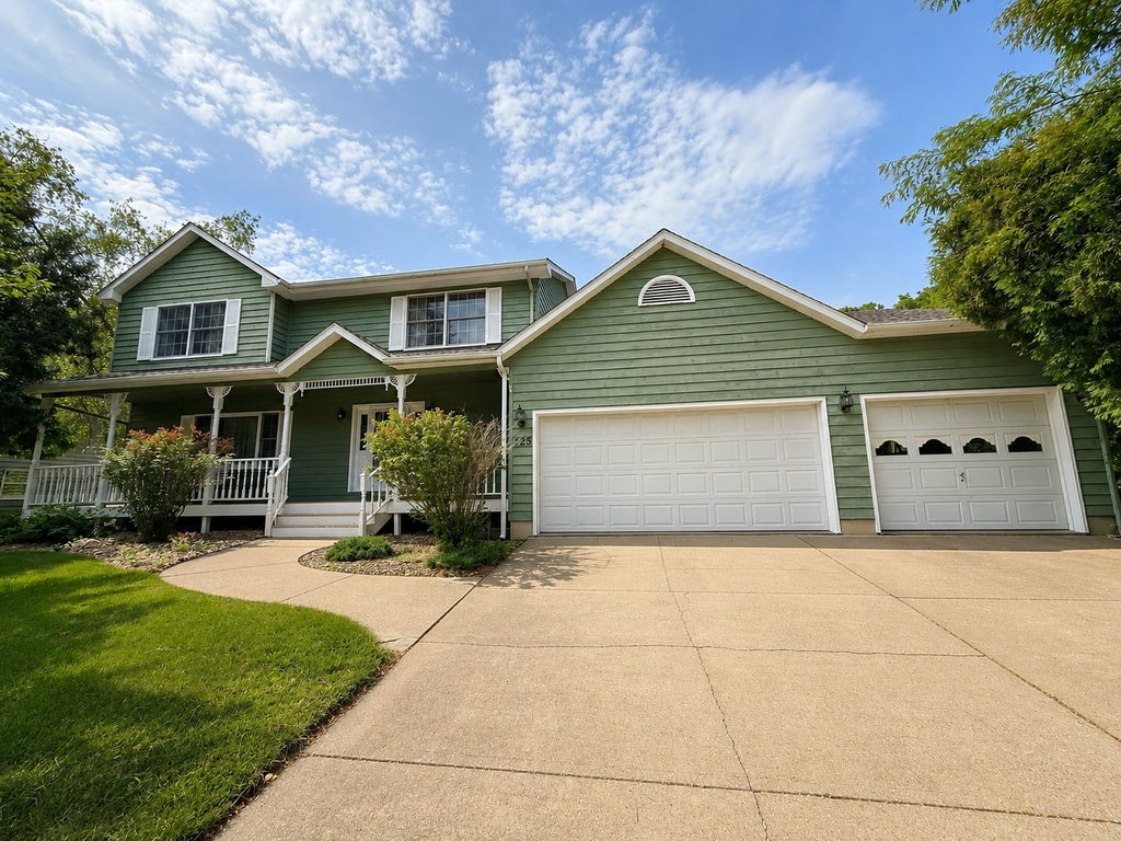 Photo of 225 Oak Leaf Drive, Winona, MN 55987 (MLS # 7137124)