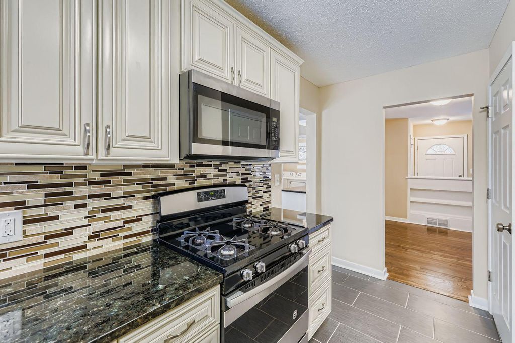 Photo of 2265 Kentucky Lane, Saint Louis Park, MN 55426 (MLS # 6826348)