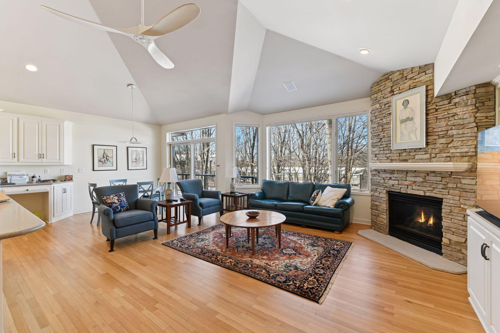 665 Waycliffe Drive N