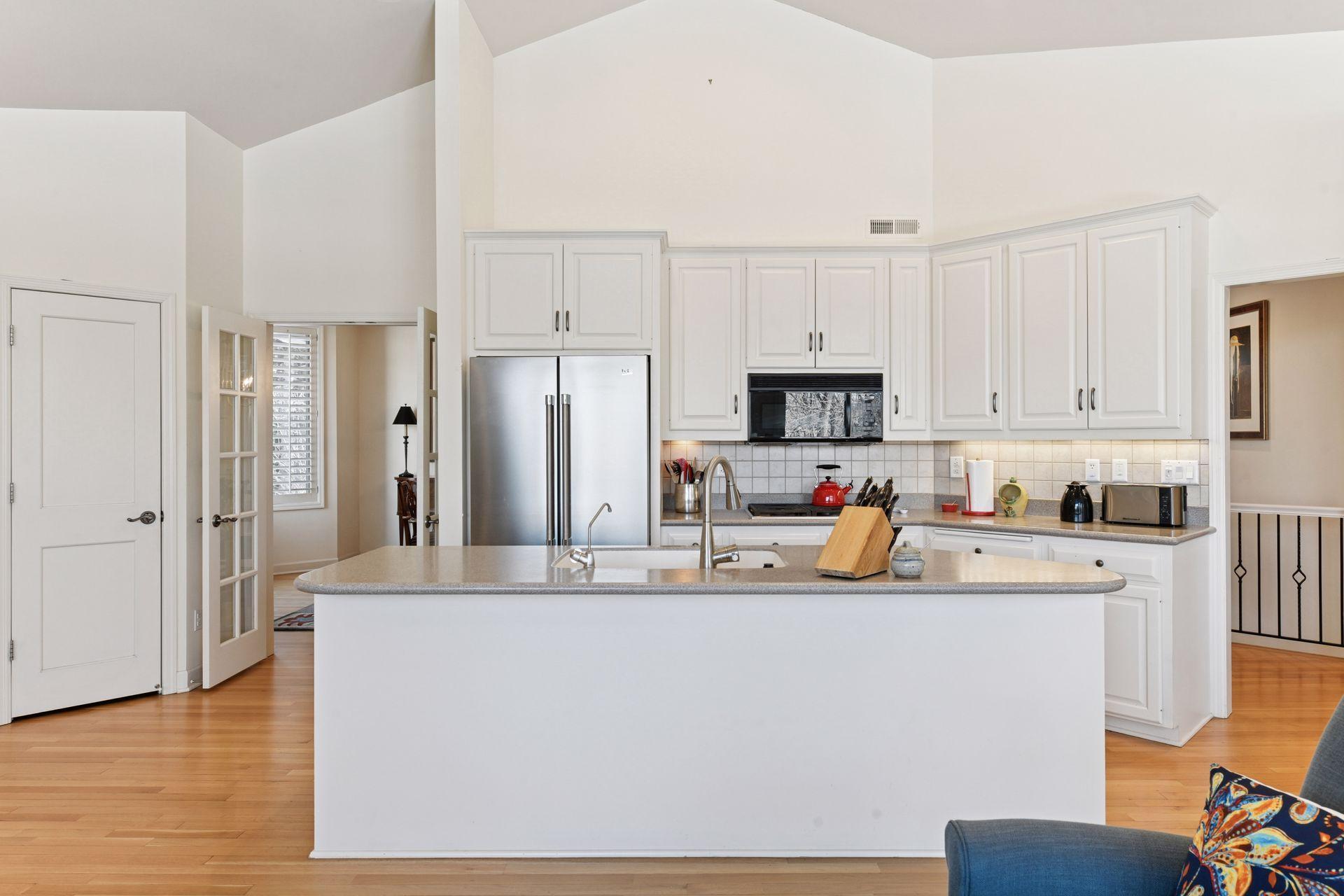 665 Waycliffe Drive N