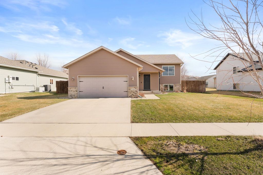 Photo of 5421 Florence Drive NW, Rochester, MN 55901 (MLS # 7050383)