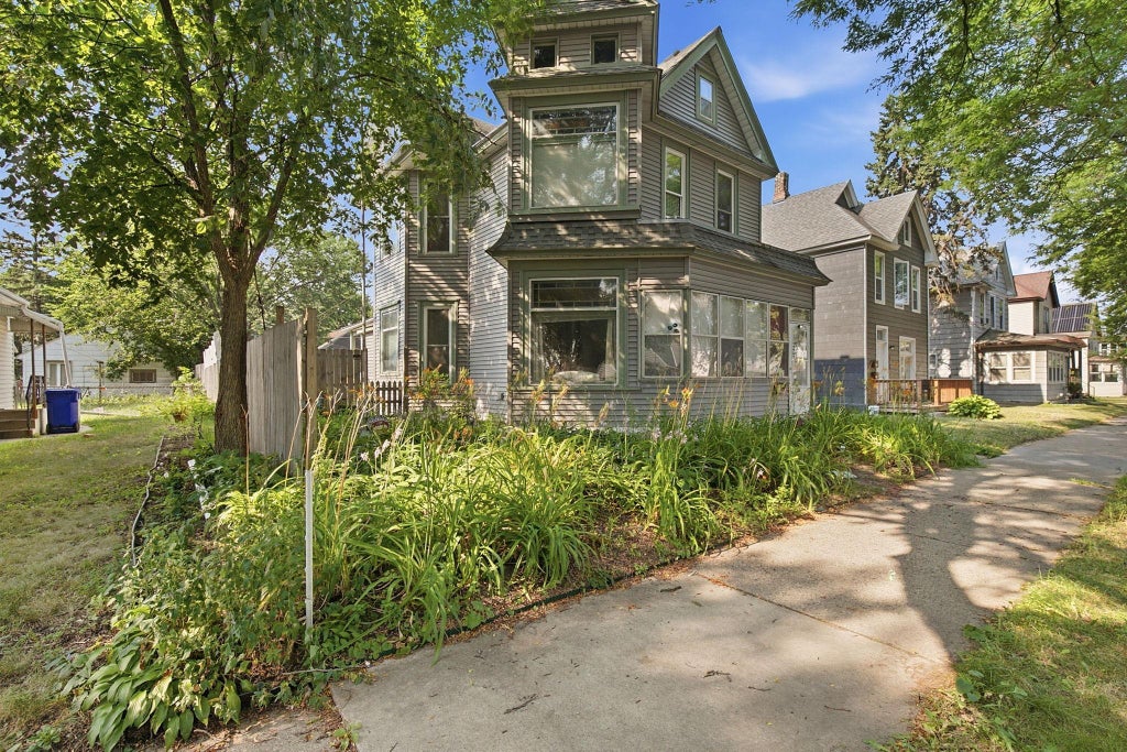 Photo of 852 Jessamine Avenue E, Saint Paul, MN 55106 (MLS # 7107468)