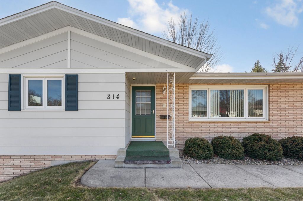 Photo of 814 W Skaro Street, Saint Peter, MN 56082 (MLS # 7048558)