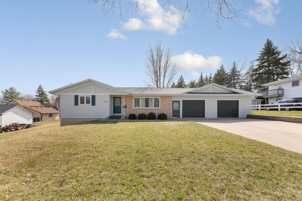 Photo of 814 W Skaro Street, Saint Peter, MN 56082 (MLS # 7048558)