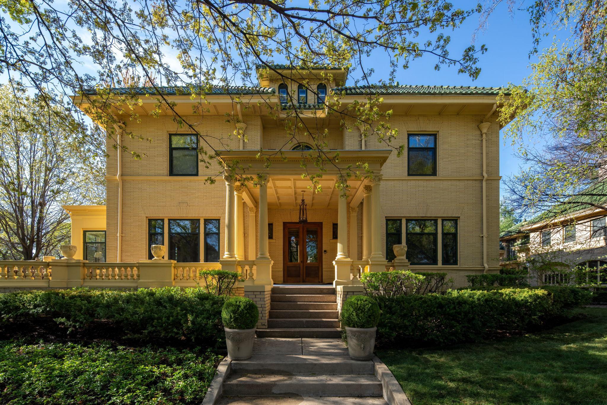 1005 Mount Curve Avenue