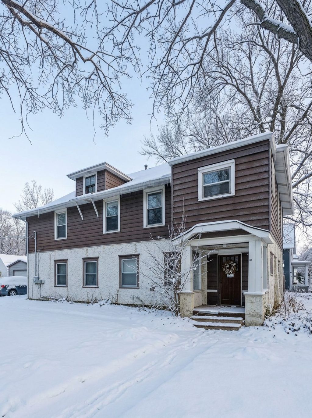 Photo of 1083 Chatsworth Street N, Saint Paul, MN 55103 (MLS # 7028228)