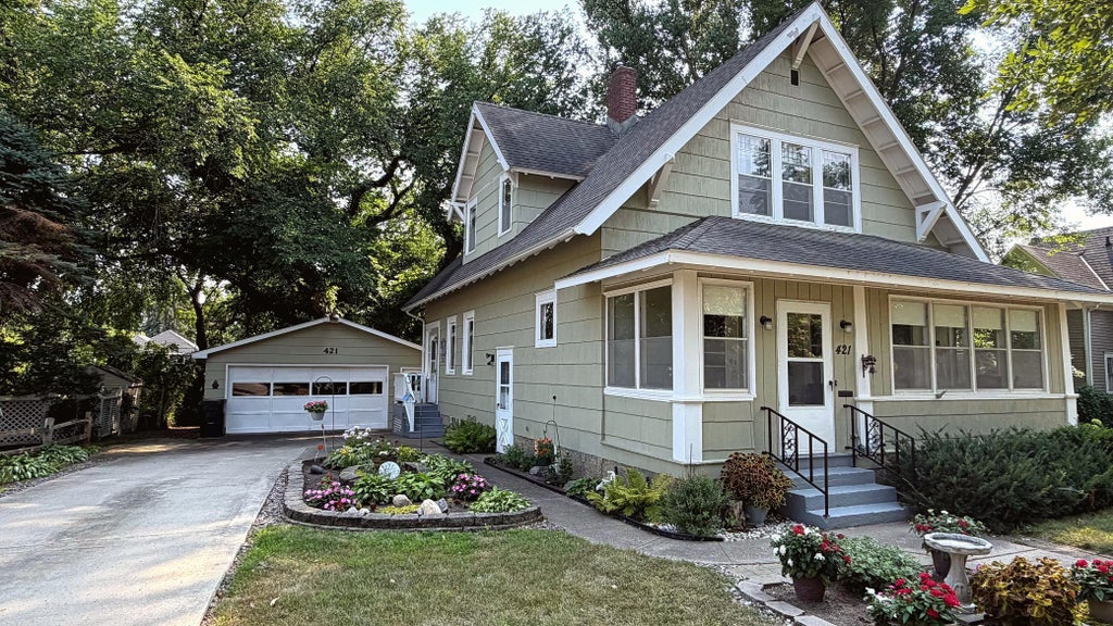 Photo of 421 W Vernon Avenue, Fergus Falls, MN 56537 (MLS # 7126176)