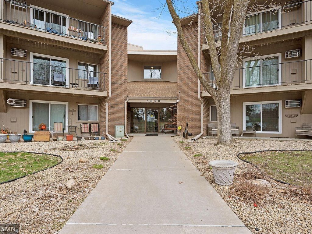 Photo of 3850 Plymouth Boulevard #323, Plymouth, MN 55446 (MLS # 7038393)