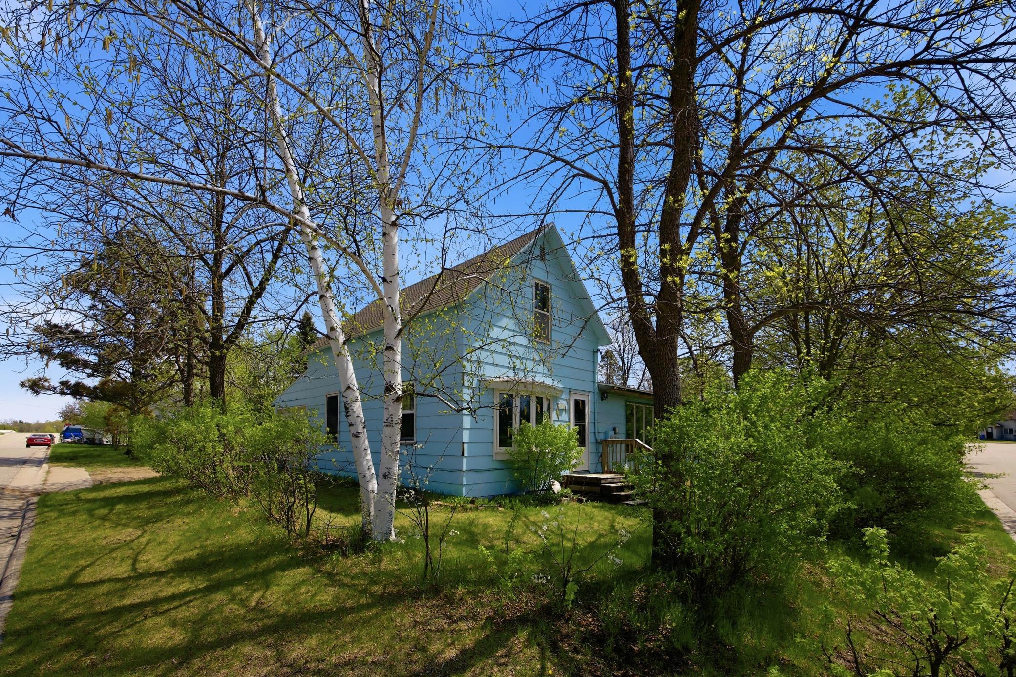 201 E Oak Avenue