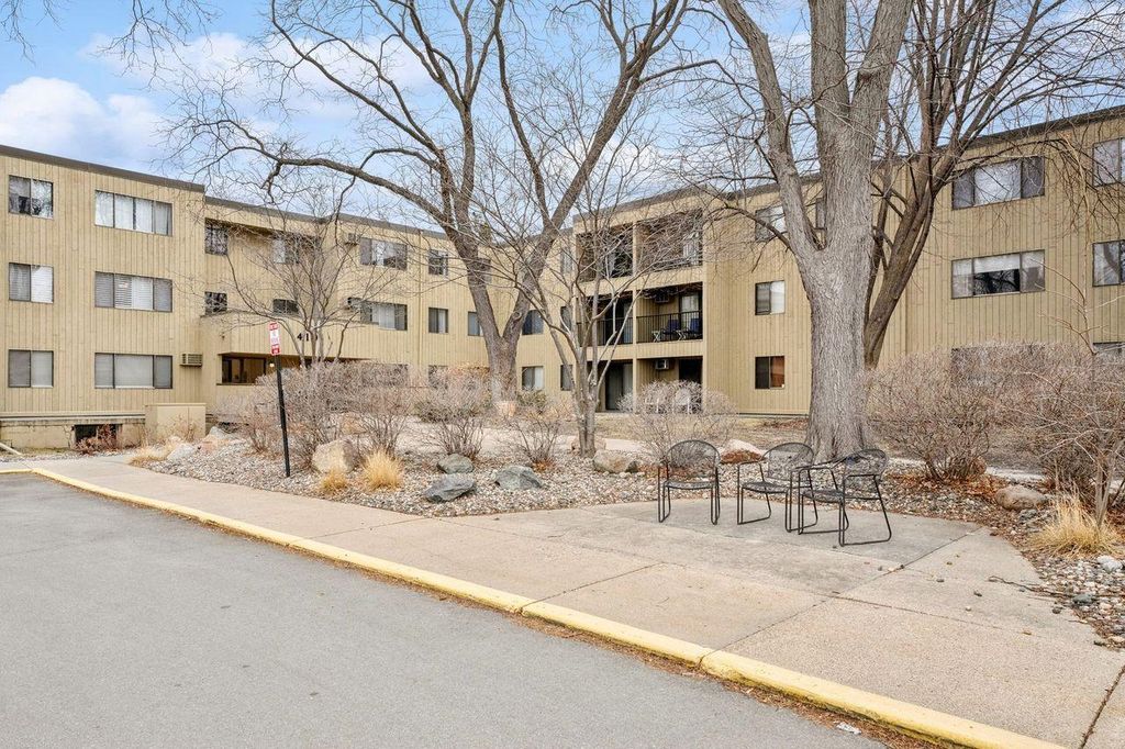 Photo of 4101 Parklawn Avenue #310, Edina, MN 55435 (MLS # 7027450)