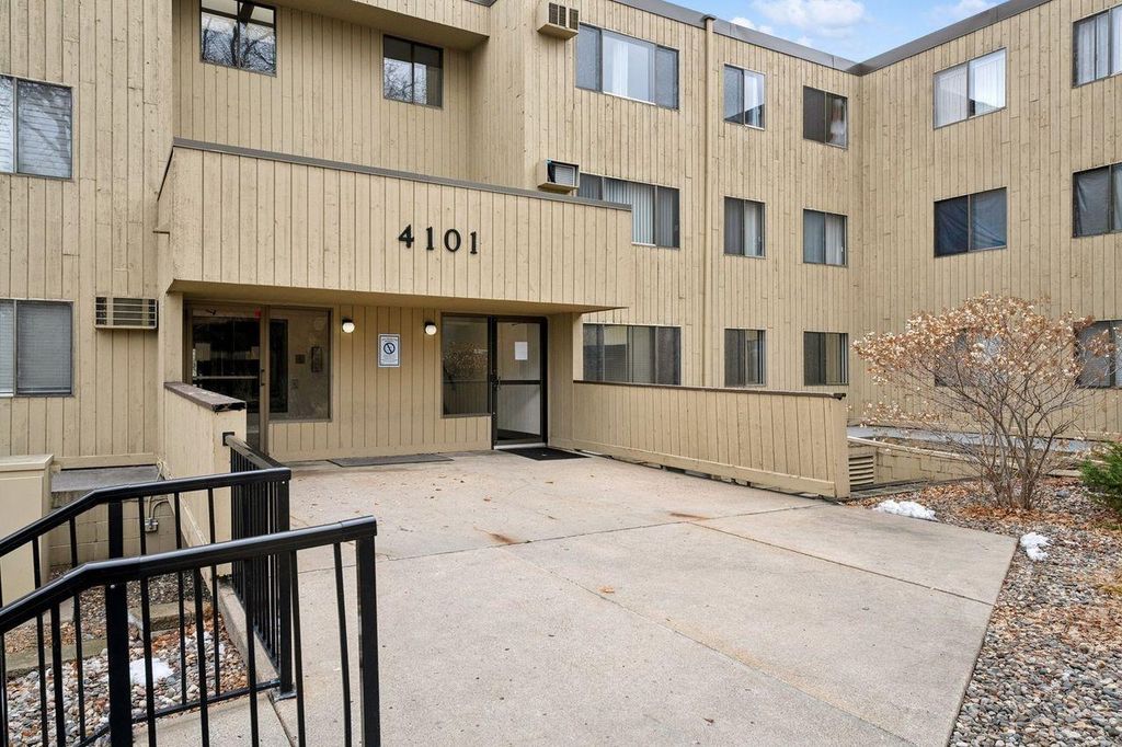 Photo of 4101 Parklawn Avenue #310, Edina, MN 55435 (MLS # 7027450)