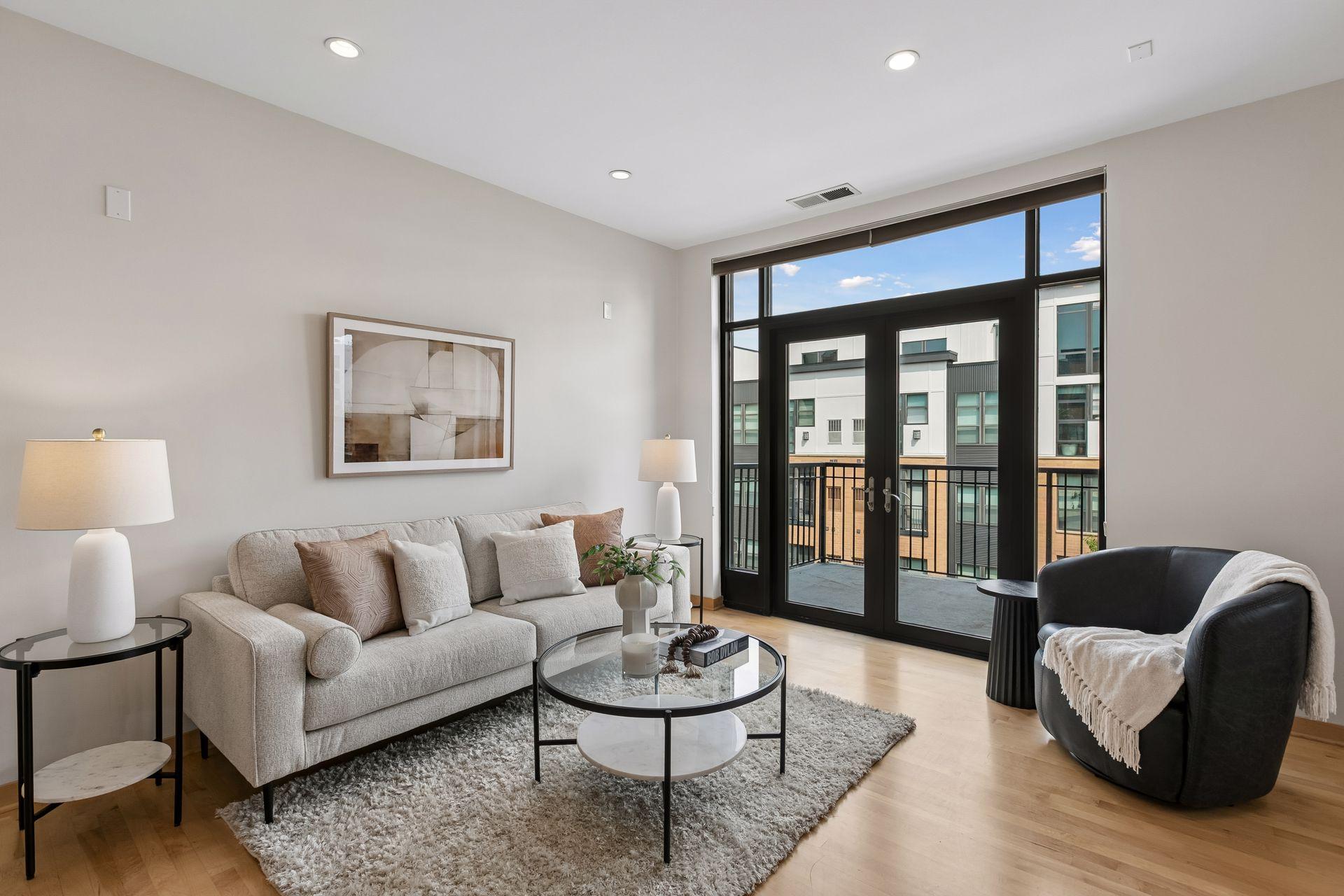 3116 W Lake Street 423