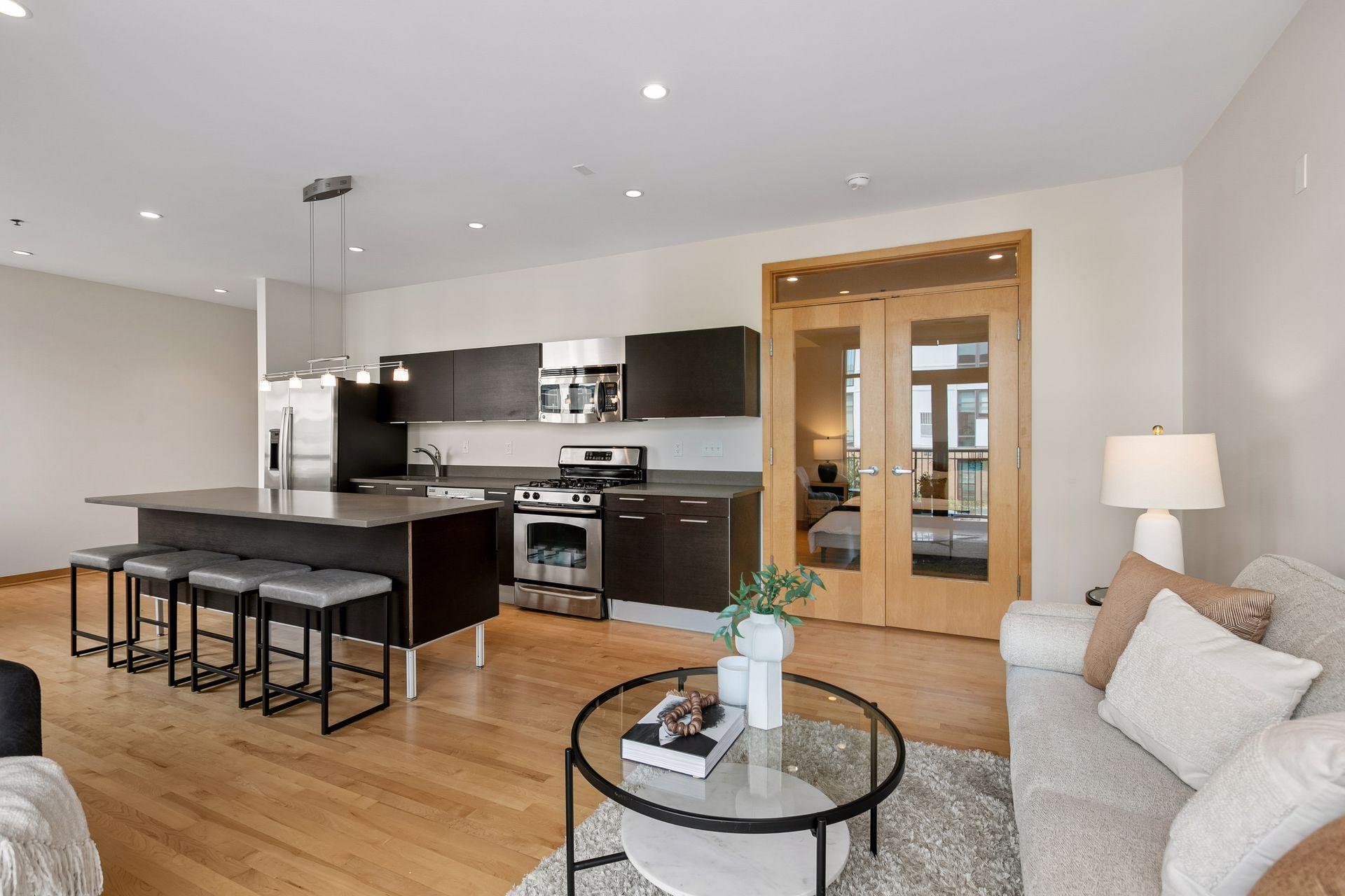 3116 W Lake Street 423