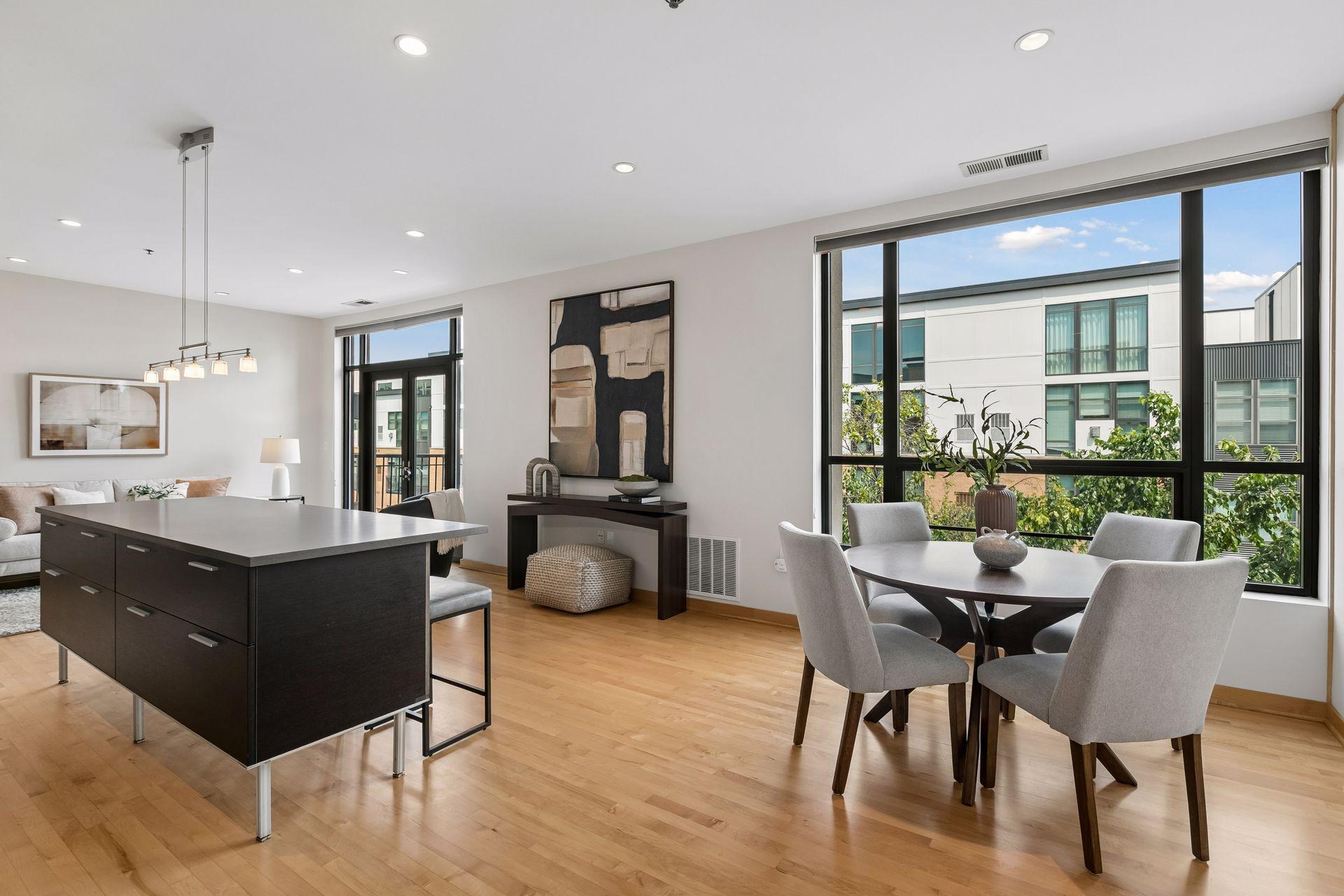 3116 W Lake Street 423