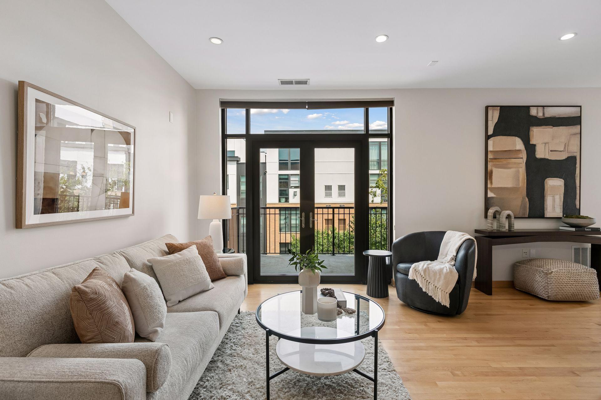 3116 W Lake Street 423