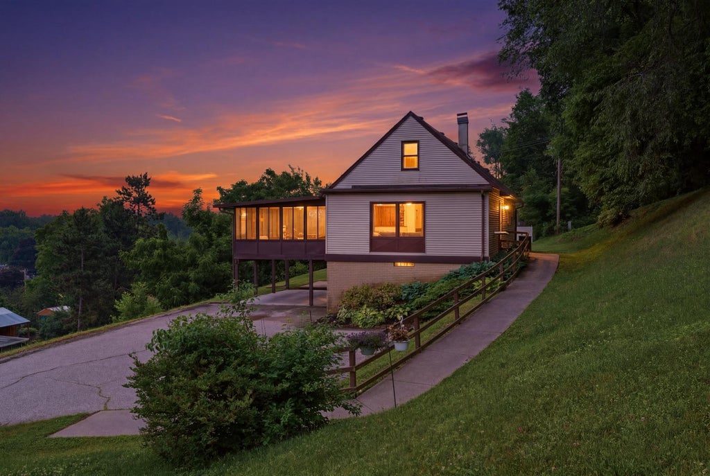 Photo of 713 S 2nd Street, La Crescent, MN 55947 (MLS # 7090812)
