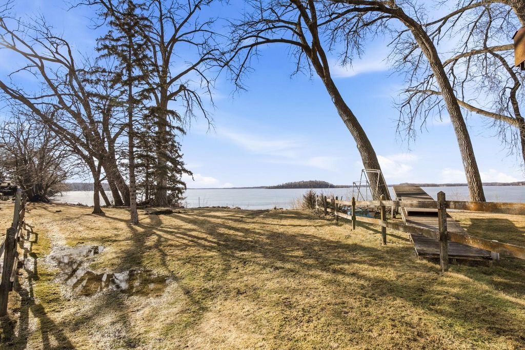 Photo of 16016 Lake Koronis Road, Paynesville, MN 56362 (MLS # 7018384)
