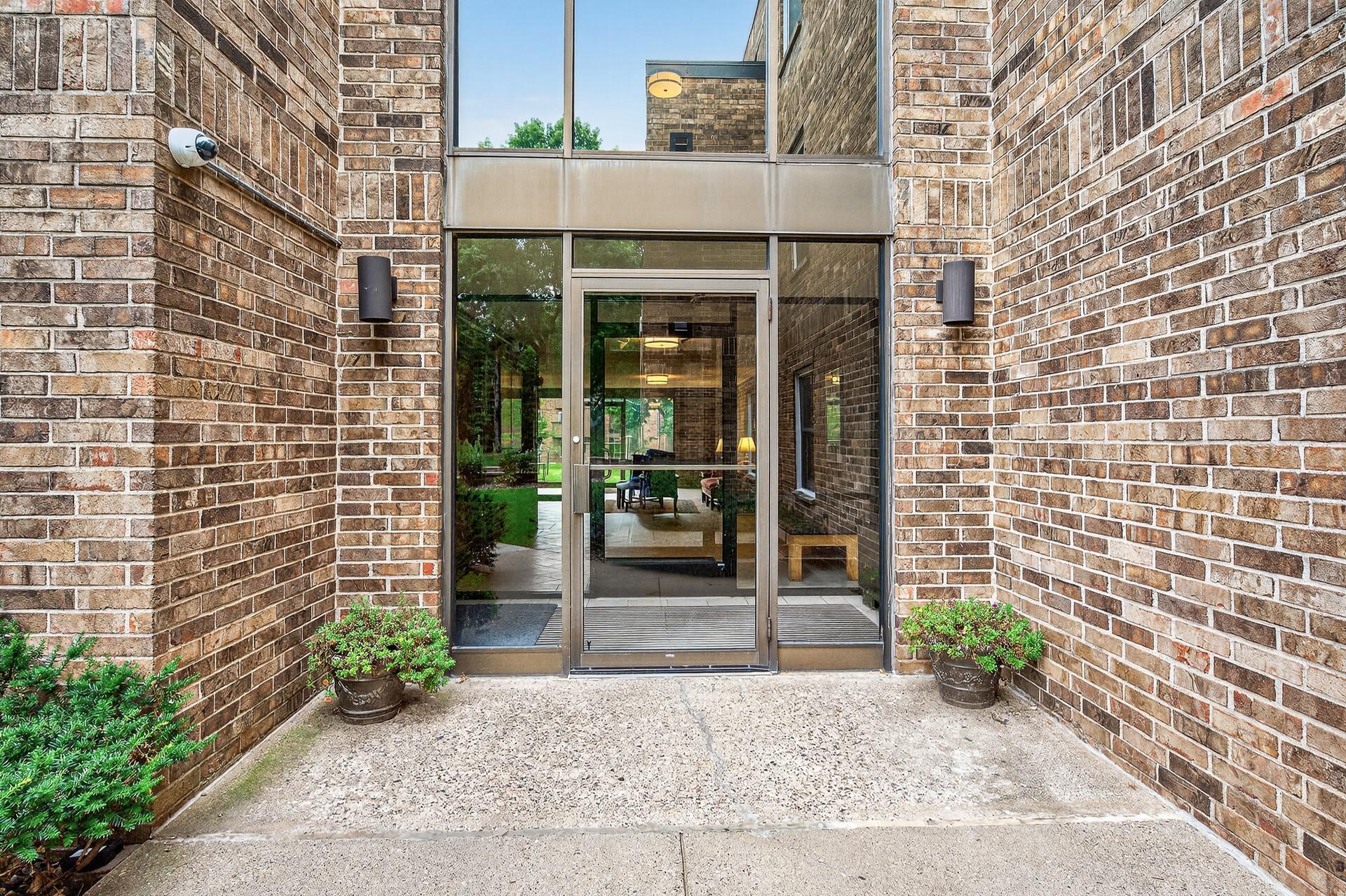 2220 Midland Grove Road 304