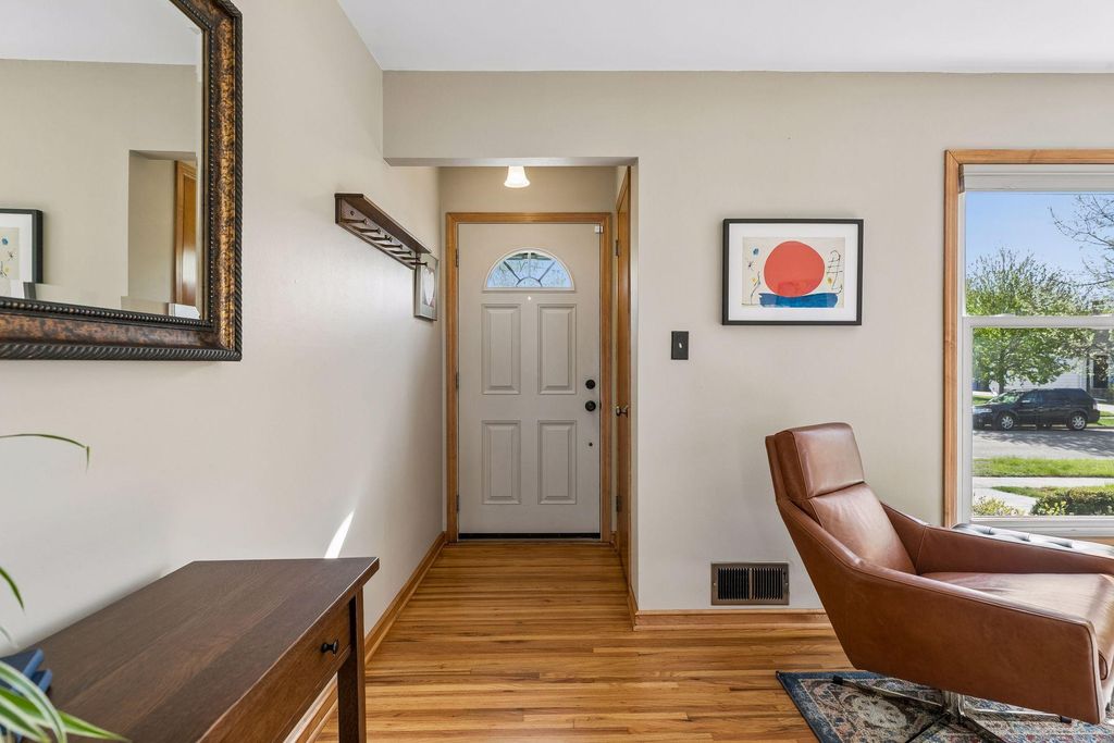 Photo of 1031 Bowdoin Street, Saint Paul, MN 55116 (MLS # 7019222)